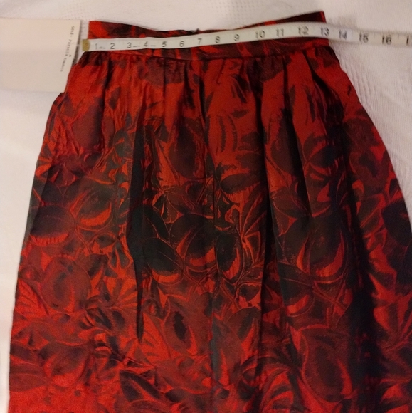 Woman Skirts - Picture 4 of 6